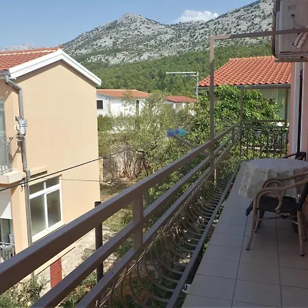 Apartament Pjer