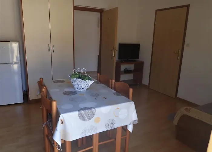 Pjer * Starigrad Paklenica